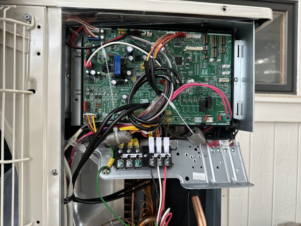 The brain behind a heat pump efficient comfort!